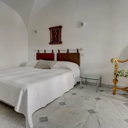 Charming Piazza Venezia Apartment *