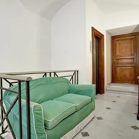 Charming Piazza Venezia Apartment Rome
