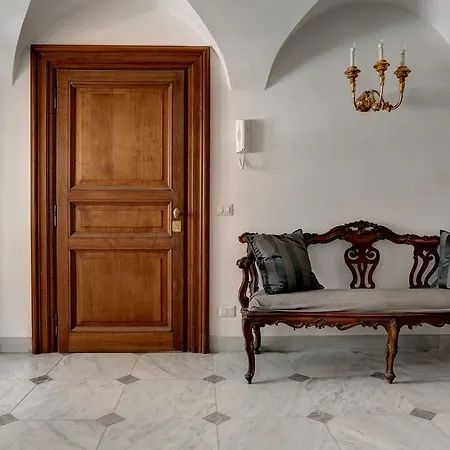 Charming Piazza Venezia Apartment *