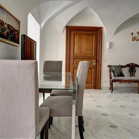 Charming Piazza Venezia Apartment