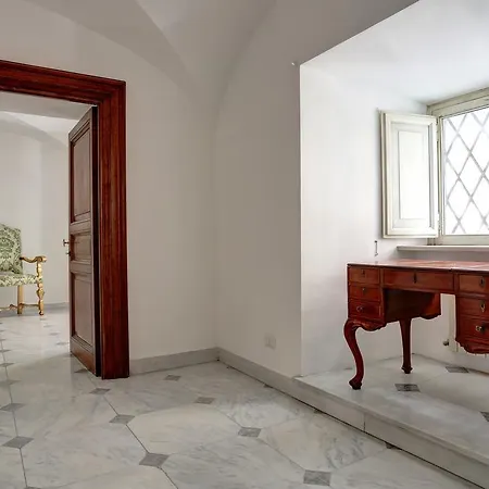 Charming Piazza Venezia Apartment *