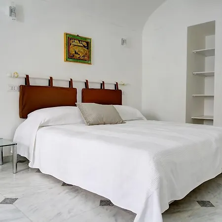 Charming Piazza Venezia Apartment Rome