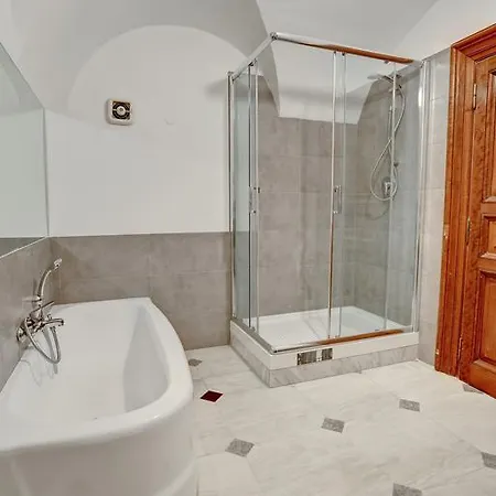 Charming Piazza Venezia Apartment Rome