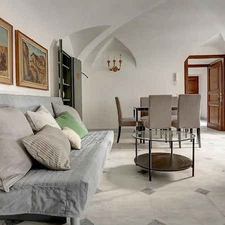 Charming Piazza Venezia Apartment *