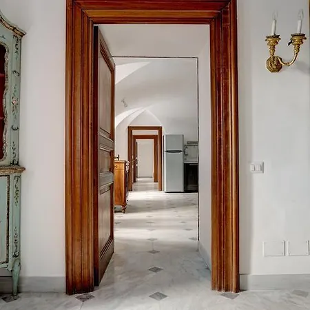Apartment Charming Piazza Venezia