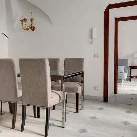 Apartment Charming Piazza Venezia Rome