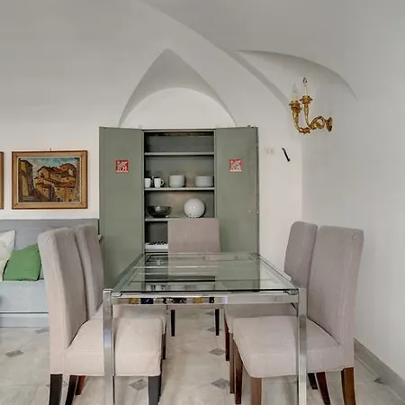 Charming Piazza Venezia Apartment
