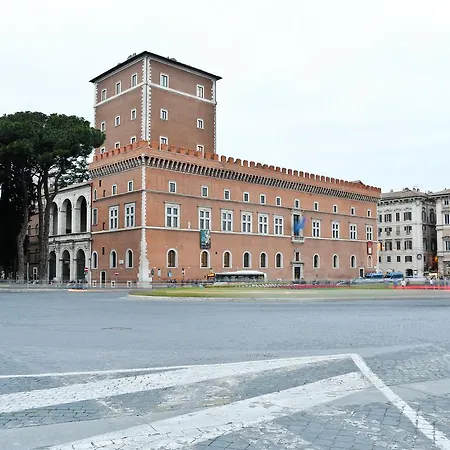 Charming Piazza Venezia Apartment