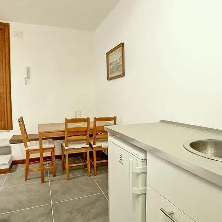 Charming Piazza Venezia Apartment Rome