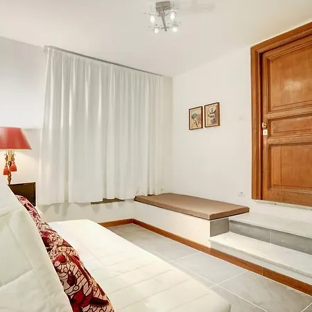 Charming Piazza Venezia Apartment Rome