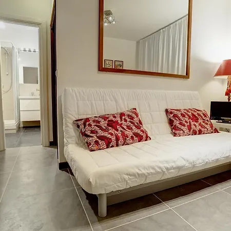 Charming Piazza Venezia Apartment Rome